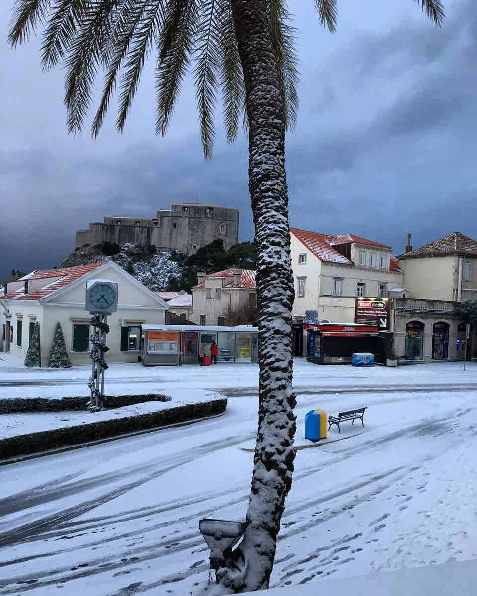 Snijeg paralizirao Dubrovnik, a Gospić se probudio na - 18°C