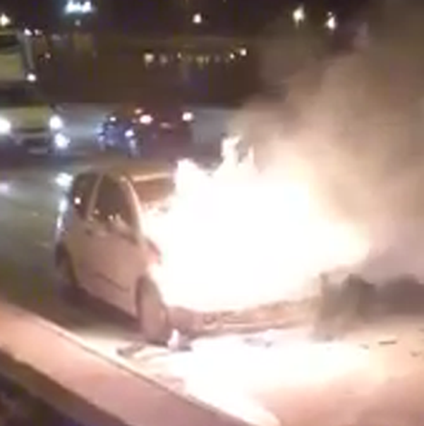 VIDEO Auto izgorio kod Splita: 'Dimilo se, vozač je uspio izaći'