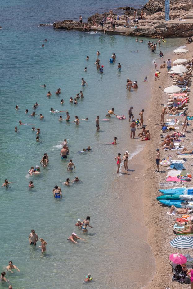 Dubrovnik:  Pune plaže i turističke gužve u gradu