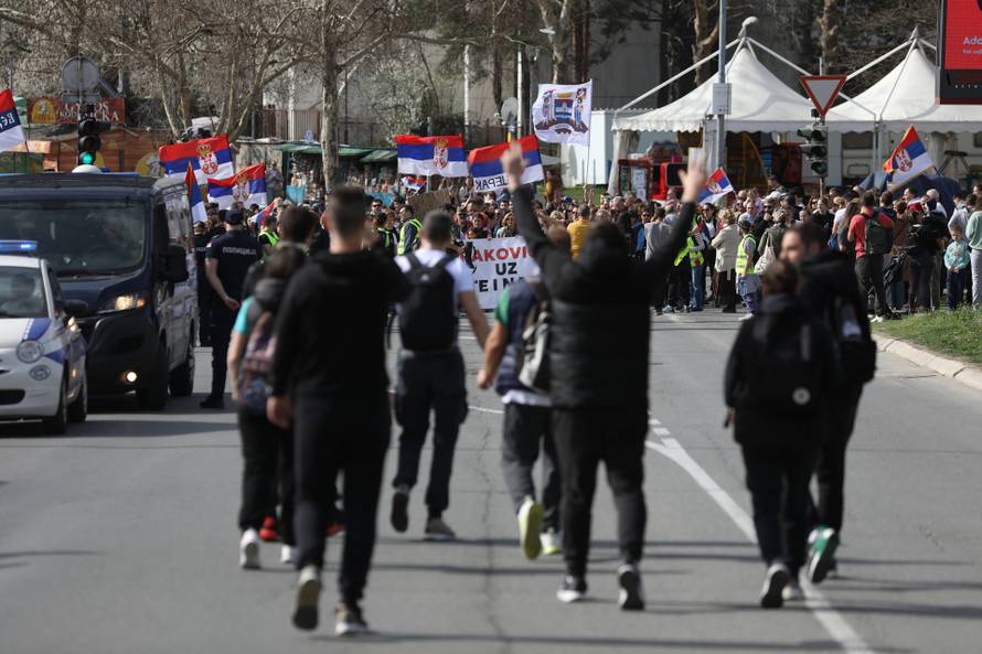 Beograd: Studenti i građani koji su iz  Čukarice krenuli u centar  grada