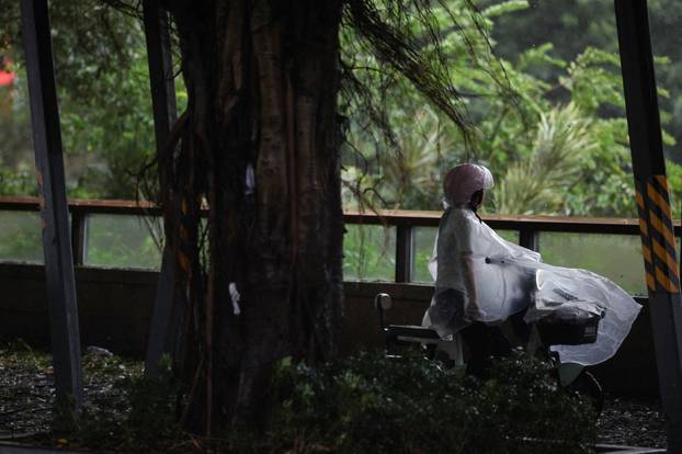 Super Typhoon Ragasa approaches Shenzhen, China