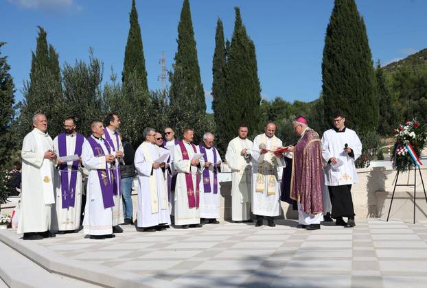 Šibenik: Na blagdan Svih svetih misno slavlje predvodio je mons. Tomislav Rogi?