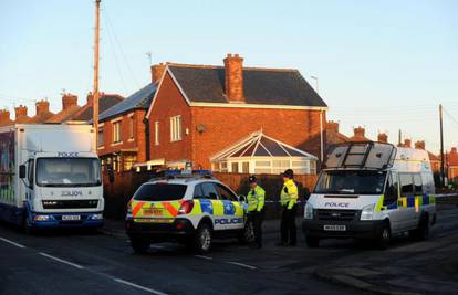 Četiri tijela pronađena u kući u engleskom gradiću Peterleeu