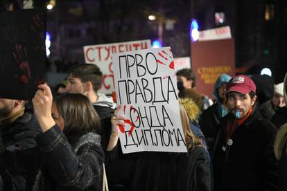 FOTO Dramatične scene u Srbiji: Studenti prosvjedovali ispred zgrade RTS-a. 'Vučiću, stop!'