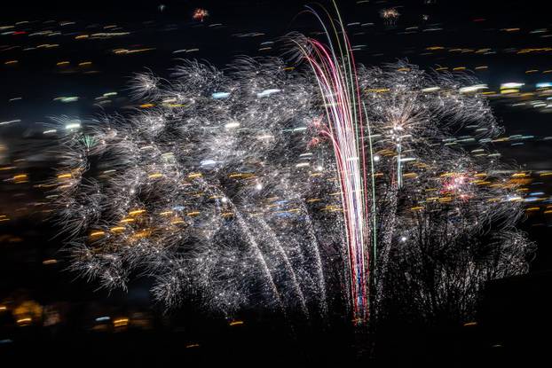 Vatromet u novogodišnjoj noći iznad Zagreba