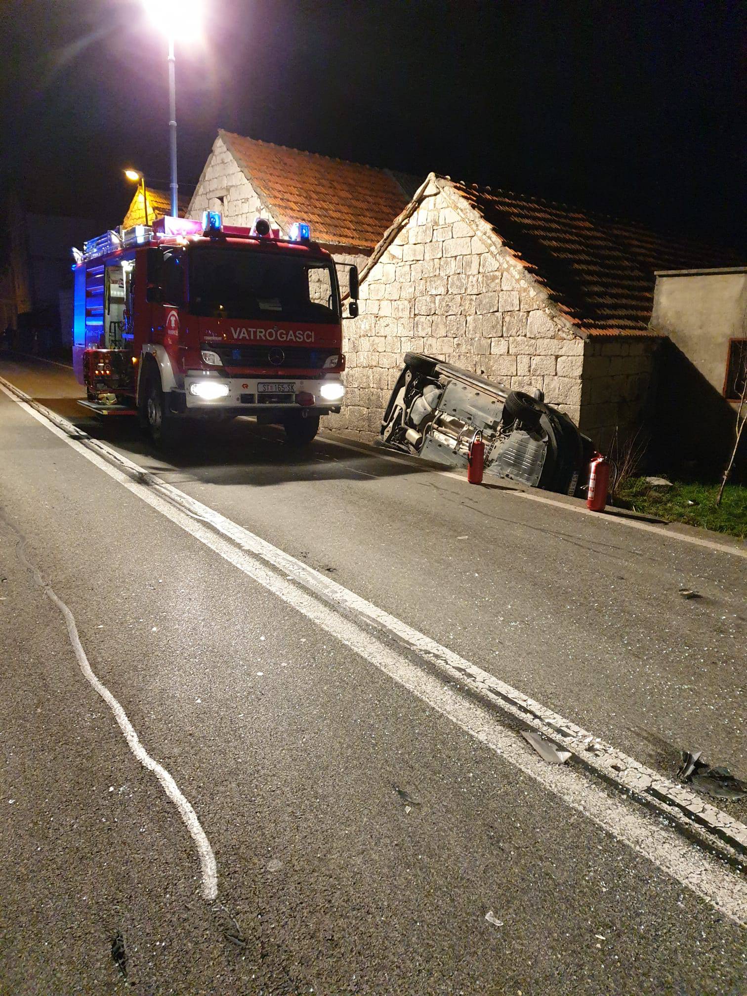 Teška prometna nesreća u Dicmu: Sudarila se dva auta, nekoliko ljudi je ozlijeđeno