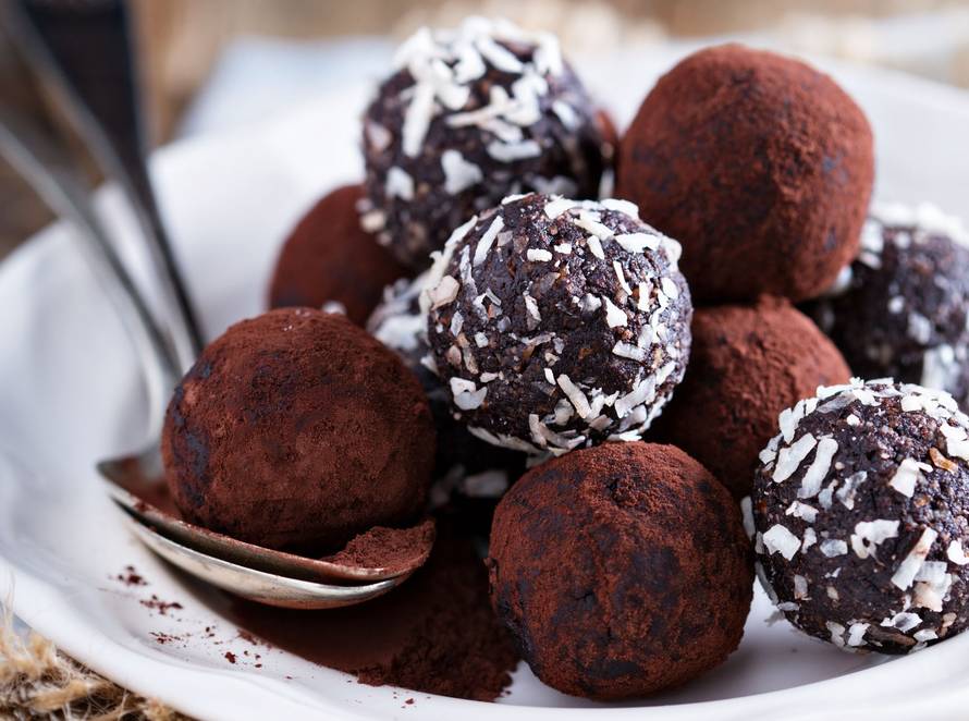 Fine kuglice od oraha, šljiva i crne čokolade, bez jaja i brašna