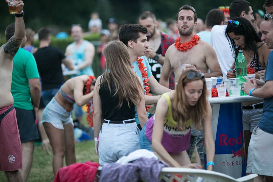 Žestoki pool party u Samoboru uz Mercedes-Benz A-klasu