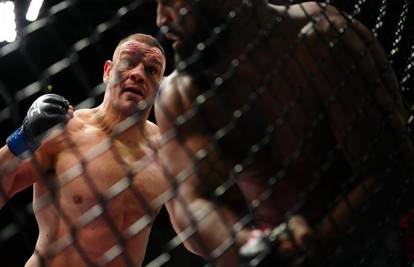 Kakva situacija u Vegasu! Delija 'pobijedio', suci na VAR-u vratili meč pa brzo izgubio nokautom