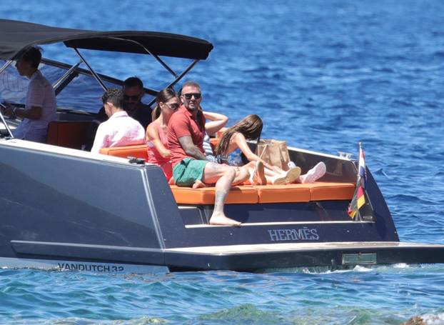 ARHIVA - 2022. EKSKLUZIVNE FOTOGRAFIJE David i Victoria Beckham na odmoru u Hrvatskoj