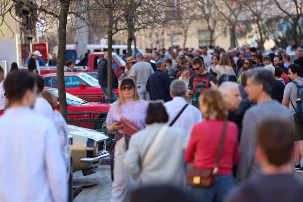 Zagreb: Na Europskom trgu održana je izložba oldtimera