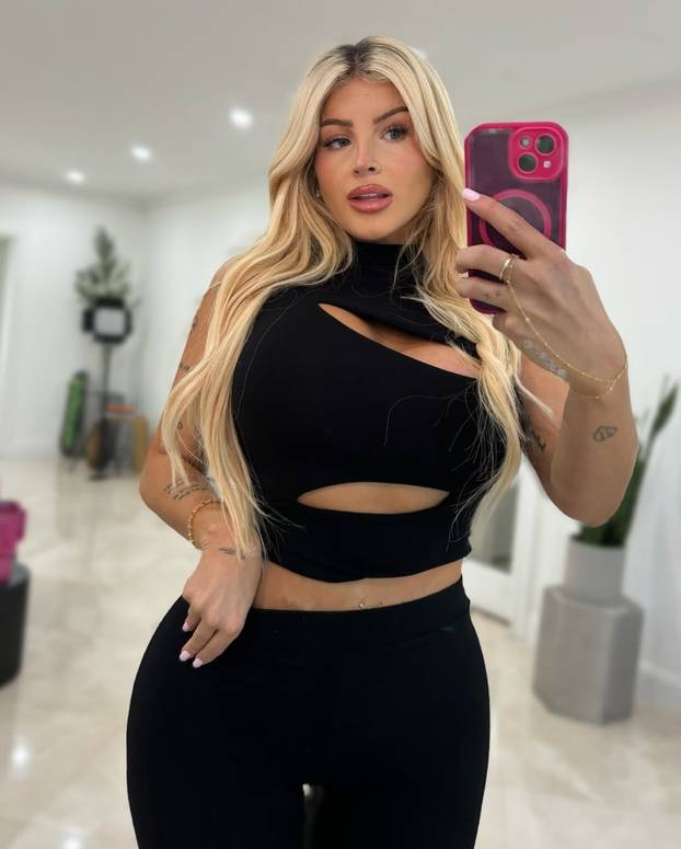 FOTO Ona je kubanska Pamela Anderson! Ashley  obožava mini kostime. Po cijeli dan je u njima