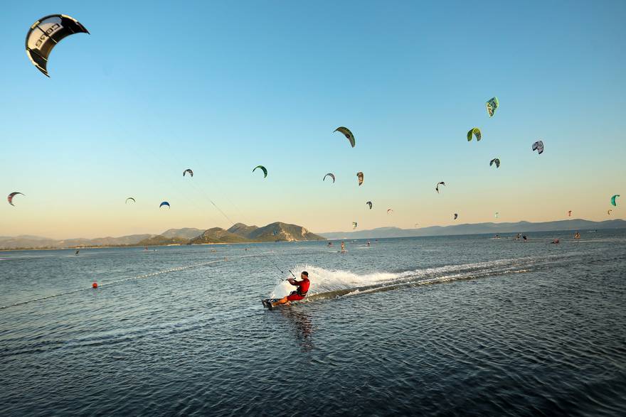 Kitesurfing