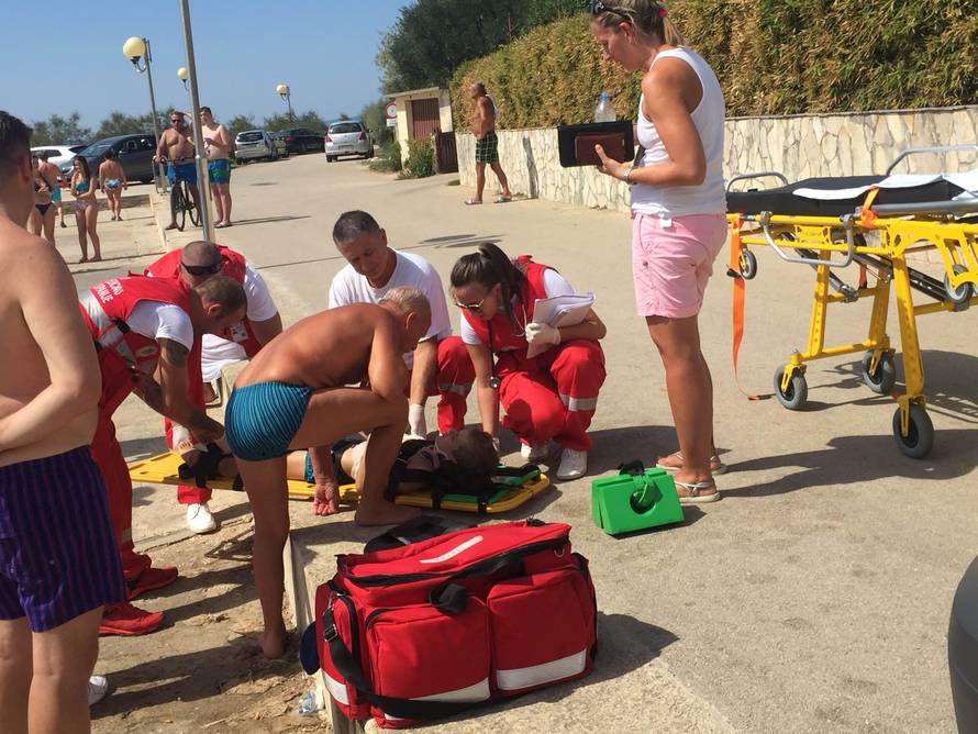 Dječaka je eksplozija glisera odbacila u zrak, slomio ruke