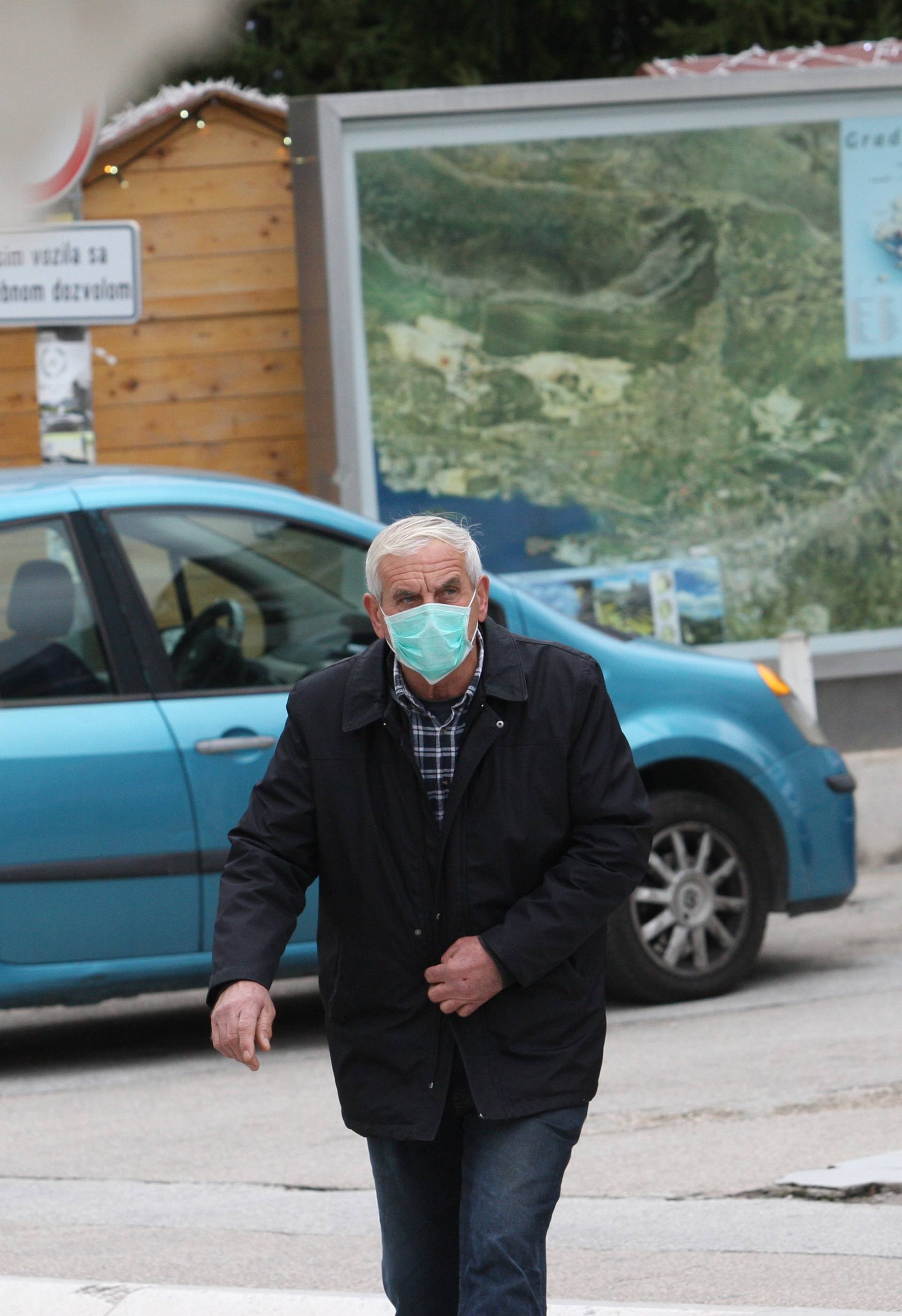 Karepovac: Ljudi nose maske, noću glave prekrivaju dekama