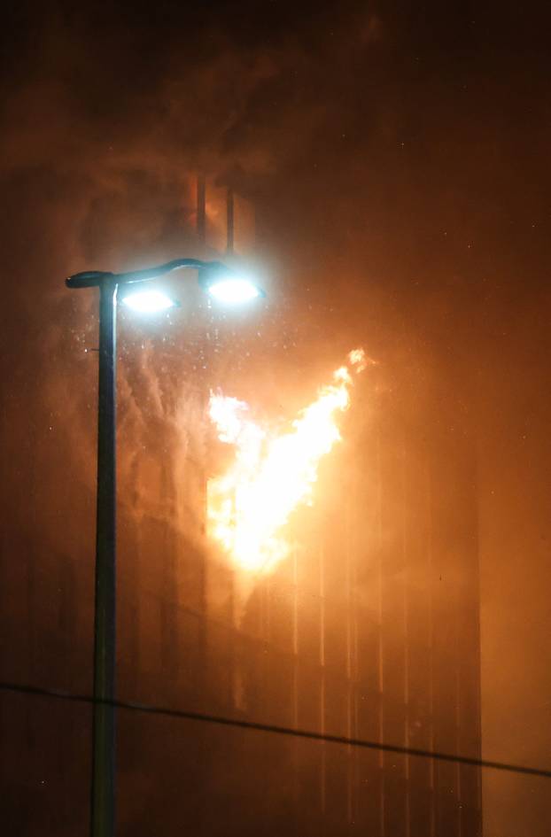 Zagreb: Pozar u Vjesnikovom neboderu