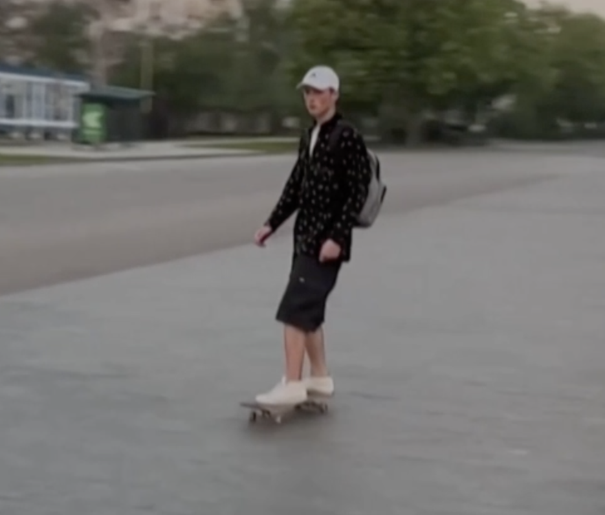 Posljednji skejter na frontu u Ukrajini: 'Kralj ulice' ignorira sirene dok vozi svoj skateboard