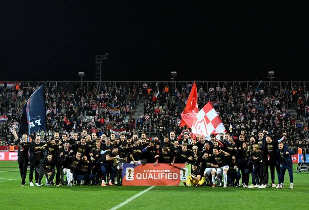 Slavlje nogometaša Hrvatske nakon pobjede nad Farskim otocima i plasmana na Svjetsko prvenstvo