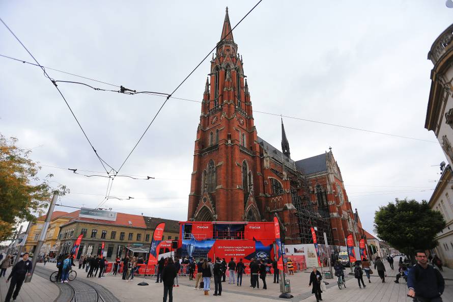 Liga prvaka u Slavoniji: Slavni trofej LP-a stigao je u Osijek!