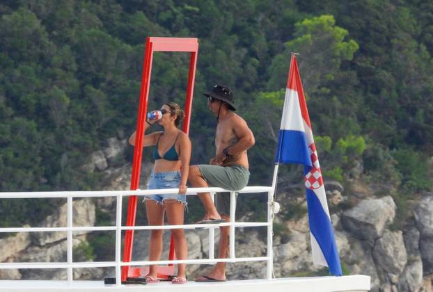 Dubrovnik ljeti, tisuće posjetitelja, ali i bogata ponuda za svakoga