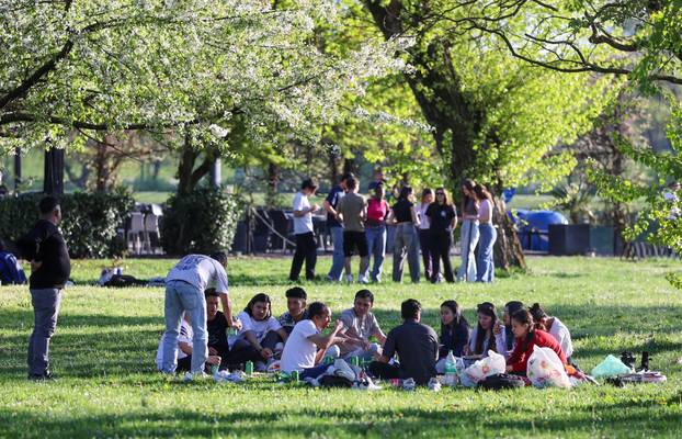 Zagreb: Na Uskrs Jarun privukao veliki broj građana