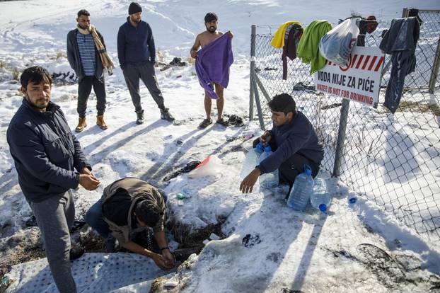 Teška zima u migrantskom kampu Lipa nedaleko Bihaća