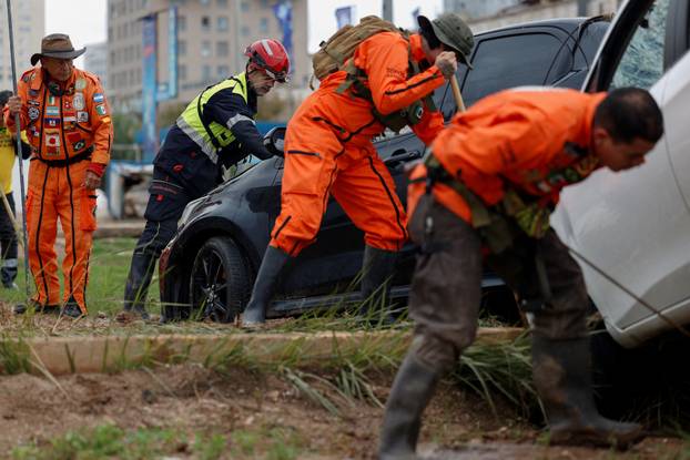 Mexico's "Topos Azteca" rescue team search for missing people after Valencia floods