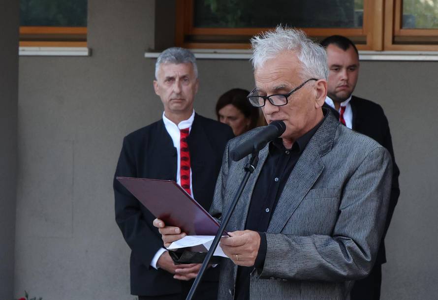 Drniš: Mirno okupljanje,prosvjed i molitva za ubijenog Luku Milovca