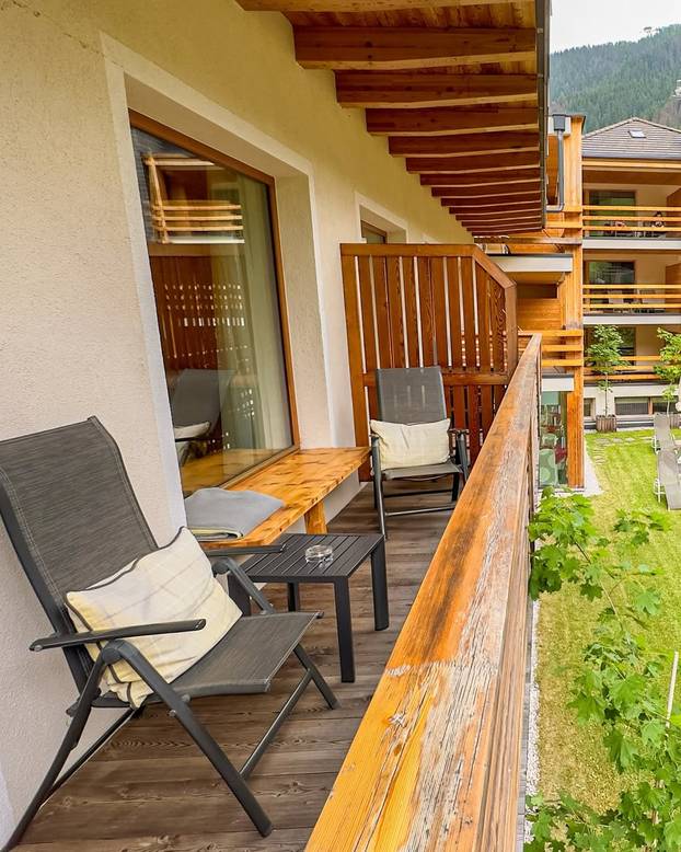 FOTO Ovo je najljepši bazen na Alpama: Topao je, proziran i ima pogled na Dolomite