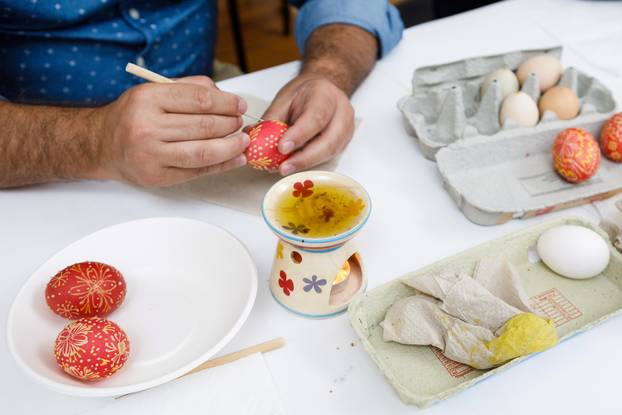 Zagreb: U Etnografskom muzeju Slavica Moslavac održala je radionicu bojanja pisanica