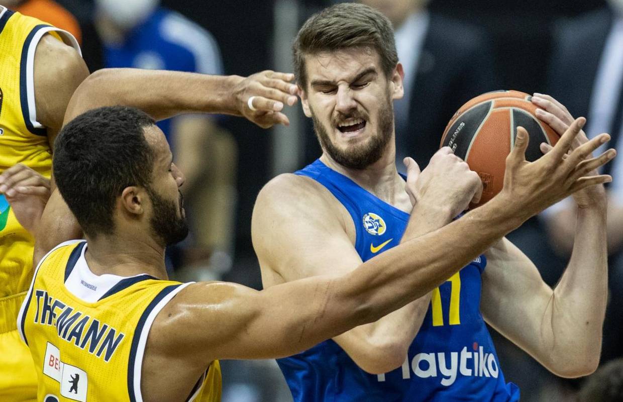 Teška ozljeda Bendera! Pukli mu križni ligamenti, neće u Split