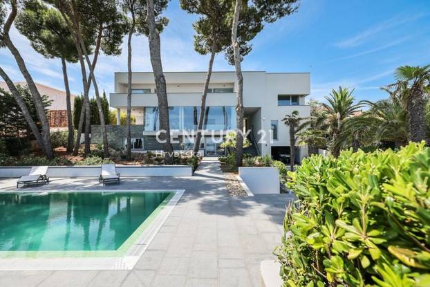 FOTO Vila na Dugom otoku je prvi red do mora i ima bazen! Pogodite za koliko se prodaje