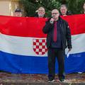 Keleminec i njegova grupica u subotu  prosvjeduju kod ku&cacute;e &scaron;efa SDP-a Hajda&scaron;a Don&ccaron;i&cacute;a...
