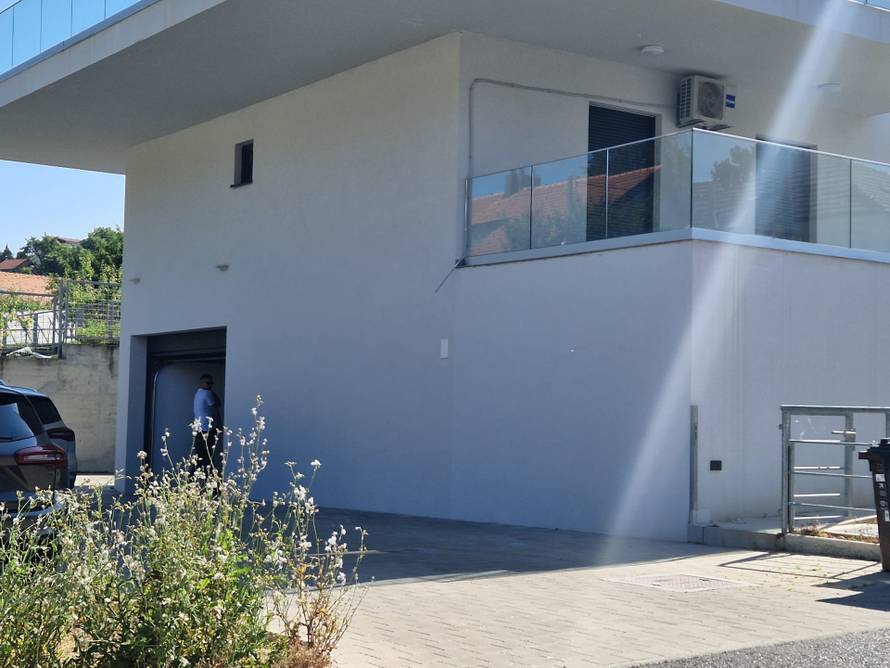 Ovo je garaža užasa u kojoj su likvidirali muškarca i djevojku. Istražitelji i jutros češljaju teren