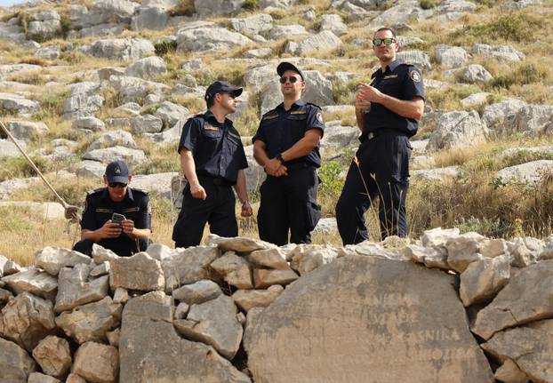 Šibenik:Na Kornatima obilježena 19. godišnjica tragedije u kojoj je poginulo 12 vatrogasaca