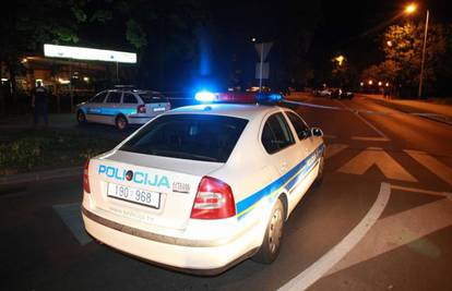 Zagreb: Muškarac (26) s dva noža napao policajca