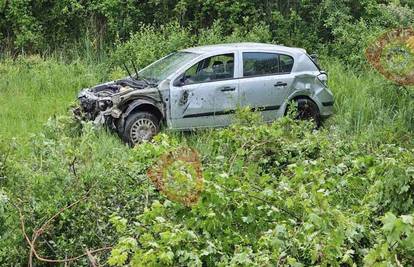 Automobil sletio s ceste kod Umaga: Dvoje ljudi ozlijeđeno