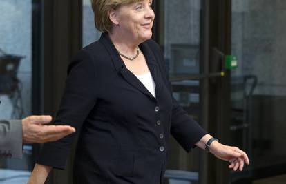 Još pomoći? Merkel predlaže nove milijarde eura za Grčku