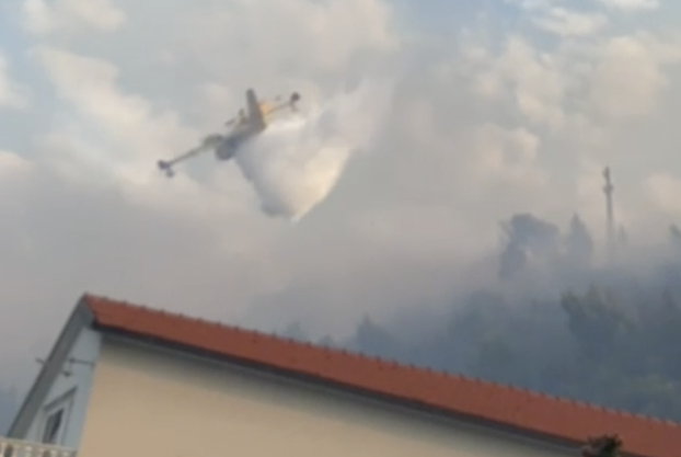 FOTO Ovo je mjesto velikog požara kod Krila Jesenice, gasi ga preko stotinu vatrogasaca