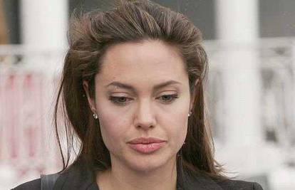 Angelina Jolie će izgubiti posvojenu kćer Zaharu?