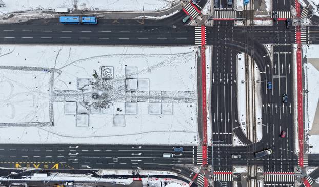 Pogled iz zraka na centar Zagreba prekriven snijegom