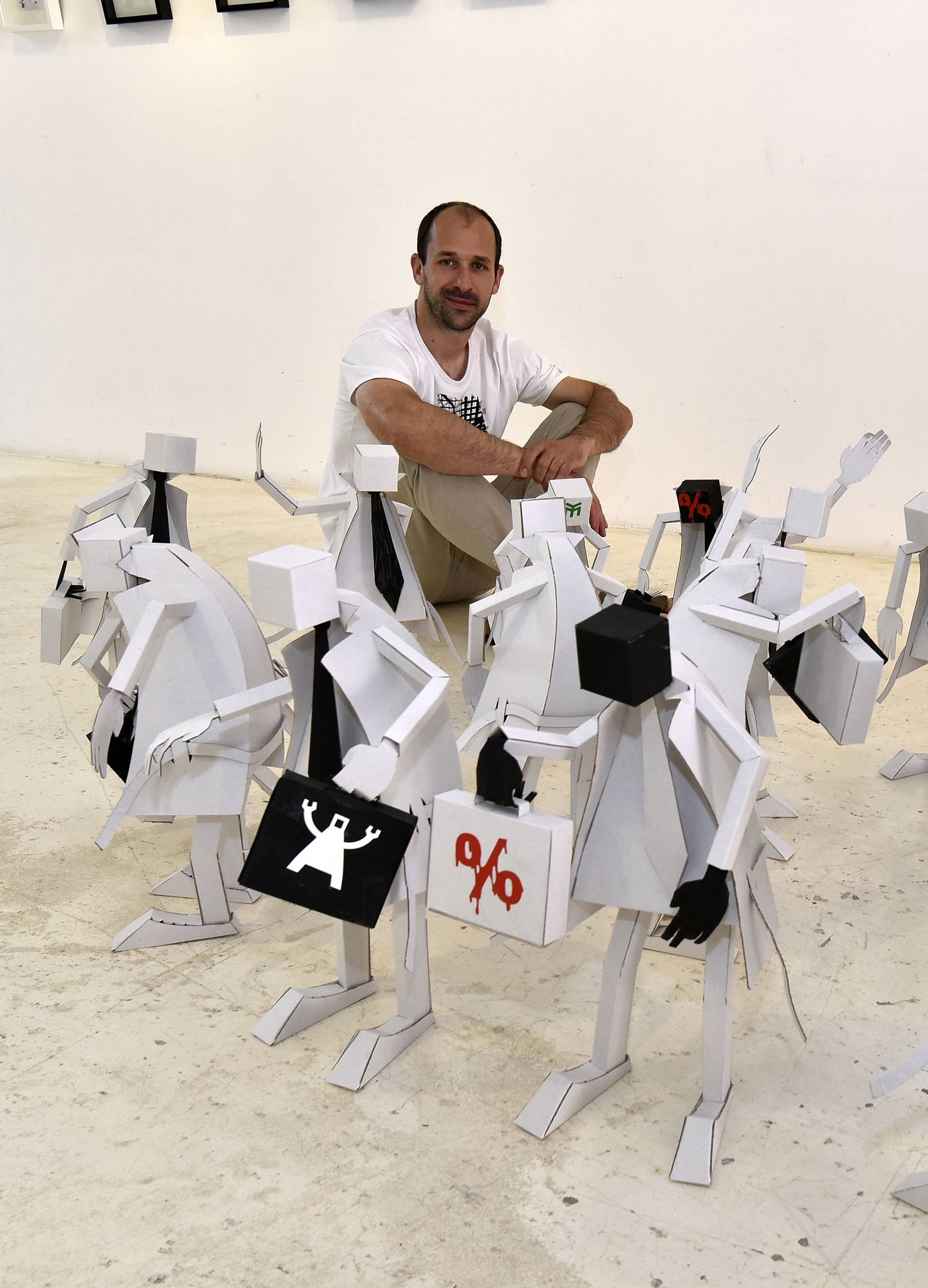 Majstor: Marko Zubak već 10 godina radi kreacije od papira