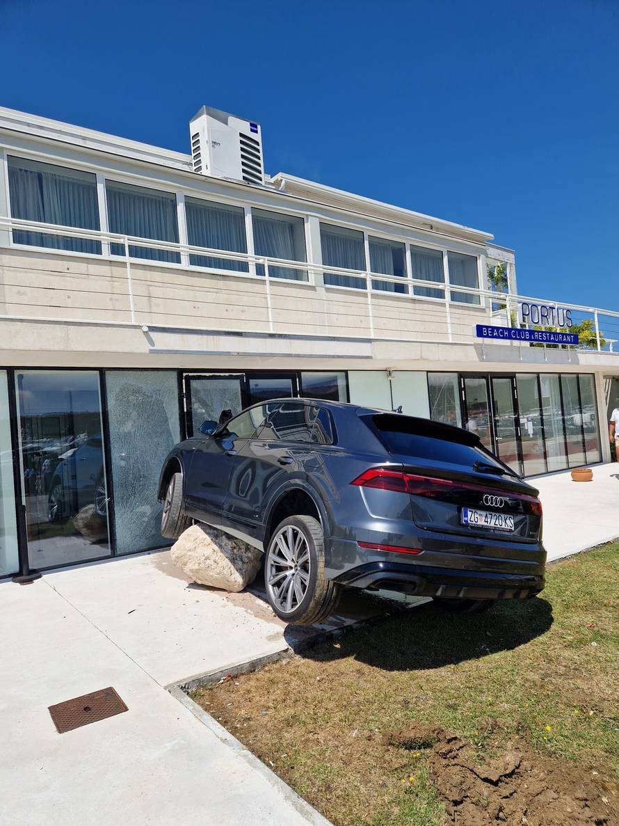 Krenula s parkinga i zabila se ravno u izlog čarter kompanije: 'Pomela je i ukrasni kamen'