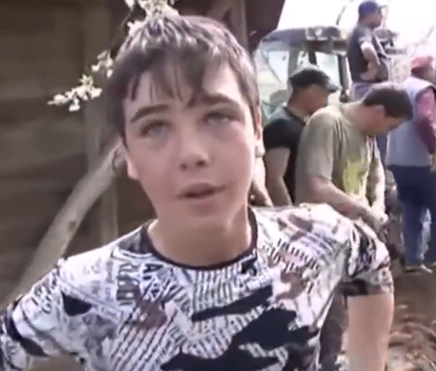 Ušao je u taj bunar kao dječak, izašao je kao muškarac. Malo tko ne zaplače na ovaj video