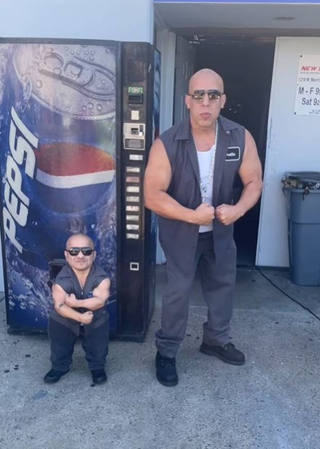 FOTO Ona je visoka 188 cm, a on svega 89 cm. Ljubavni su par: 'U krevetu smo svi iste visine'