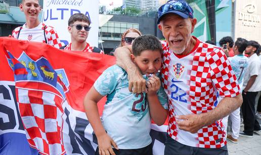 VIDEO Malkovichu, jesi to ti?  Navija&ccaron; je 'kopija' legendarnog glumca. Najavio na&scaron;u pobjedu!