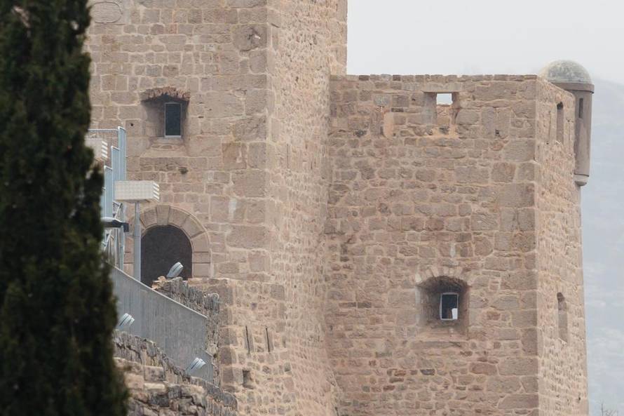 Kontroverzni prozori ekspresno nestali s tvrđave Klis: 'Vidio sam objave, uklonili smo ih sve'