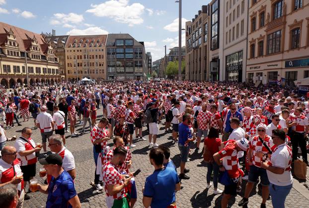 Sve brojniji navijači u centru Leipziga prije utakmice s Italijom