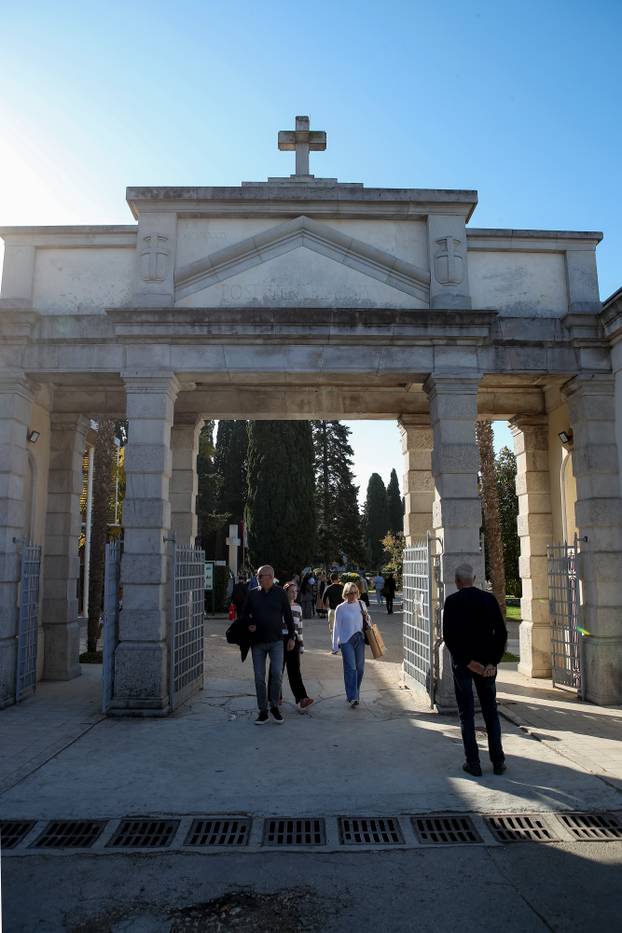 Zadar: Blagdan Svih svetih na Gradskom groblju
