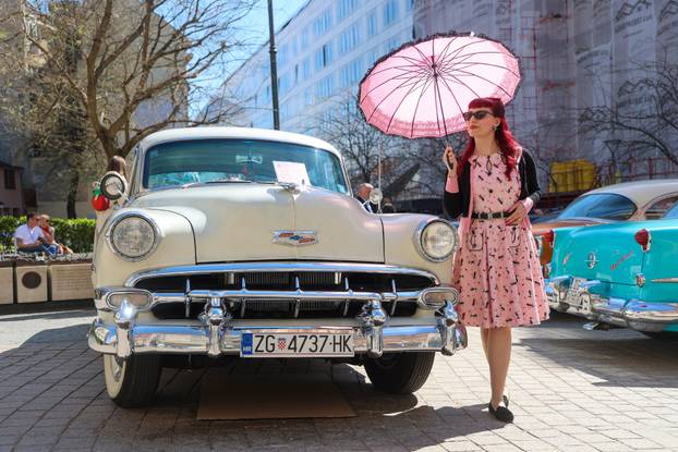 Zagreb: Na Europskom trgu održana je izložba oldtimera